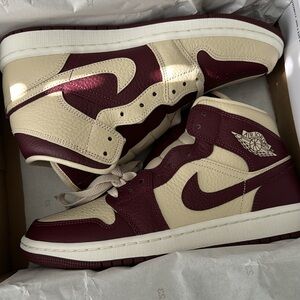 Women’s air Jordan 1 mid se